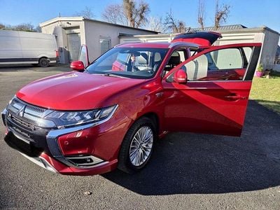 Gebraucht Mitsubishi Outlander P-HEV Top 224 PS (164 kW) 2018 Rot SUV