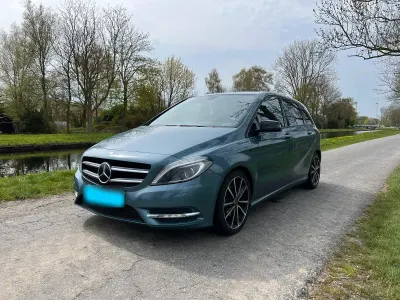 Gebraucht Mercedes B180 Sport 109 PS (80 kW) 2012 Blau Van / Kleinbus