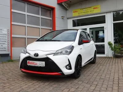 Gebraucht Toyota Yaris Hybrid Sport 101 PS (74 kW) 2019 Weiß Limousine