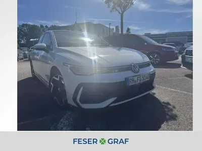 Gebraucht VW Golf VIII 150 PS (110 kW) 2026 Pure white schwarz Limousine