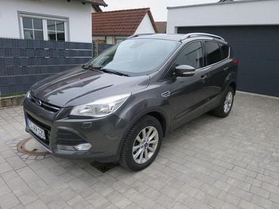 Gebraucht Ford Kuga Titanium 179 PS (131 kW) 2016 Grau SUV