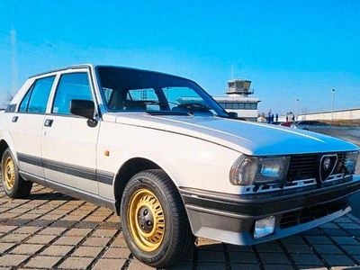Gebraucht Alfa Romeo Giulietta Lusso 122 PS (89 kW) 1985 Weiß Limousine