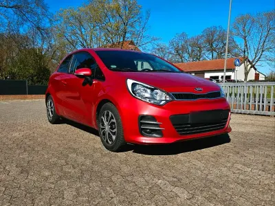 Gebraucht Kia Rio 84 PS (61 kW) 2016 Rot Kleinwagen