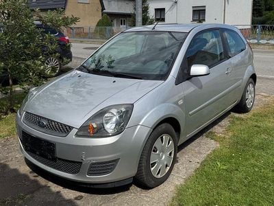 Begagnad Ford Fiesta 69 HK (50 kW) 2007 Silver Halvkombi