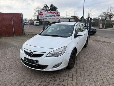 Gebraucht Opel Astra Edition 110 PS (80 kW) 2012 Weiß Kombi