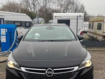 Schwarz Gebraucht 2018 Opel Astra Kombi | 8.000 € (Fairer Preis)