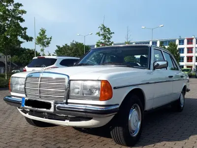 Gebraucht Mercedes E280 177 PS (130 kW) 1976 Weiß Limousine
