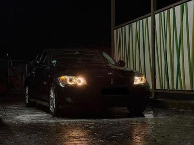 Gebraucht BMW 318 143 PS (105 kW) 2010 Schwarz Limousine