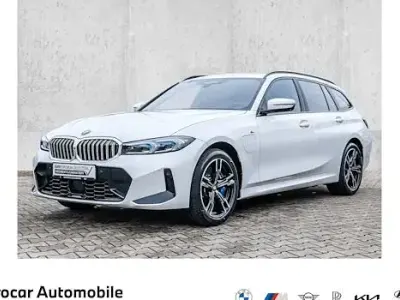 Gebraucht BMW 330e Comfort Edition 292 PS (214 kW) 2024 Weiß Kombi
