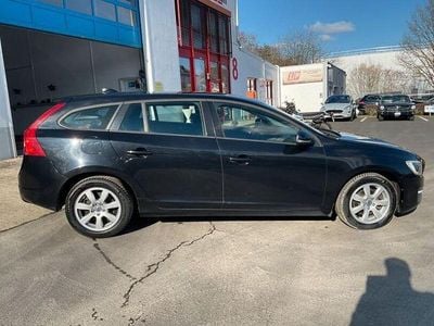 Second-hand Volvo V60 136 CP (100 kW) 2015 Negru Break