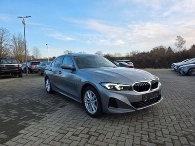 Grau Gebraucht 2022 BMW 320e Sport Line Limousine | 27.990 € (Guter Preis)