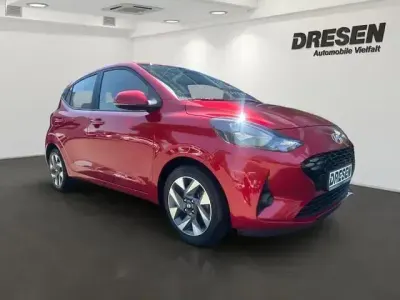 Gebraucht Hyundai i10 Trend 63 PS (46 kW) 2024 Rot Kleinwagen