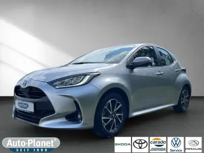 Gebraucht Toyota Yaris Hybrid Team 116 PS (85 kW) 2022 Shimmering silver (metallic) Kleinwagen