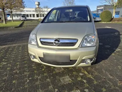 Gebraucht Opel Meriva 105 PS (77 kW) 2010 Gold Van / Kleinbus