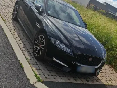 Gebraucht Jaguar XF 180 PS (132 kW) 2017 Schwarz Limousine