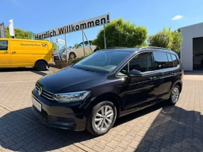Gebraucht VW Touran Comfortline 150 PS (110 kW) 2019 Deep black perleffekt Van / Kleinbus