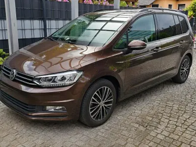 Gebraucht VW Touran Comfortline 150 PS (110 kW) 2017 Braun Van / Kleinbus