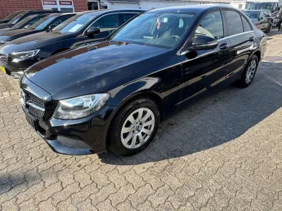 Gebraucht Mercedes C180 156 PS (114 kW) 2015 Schwarz Limousine
