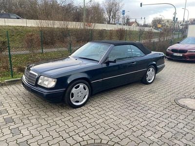 Schwarz Gebraucht 1996 Mercedes E200 Edition Cabrio | 23.900 €