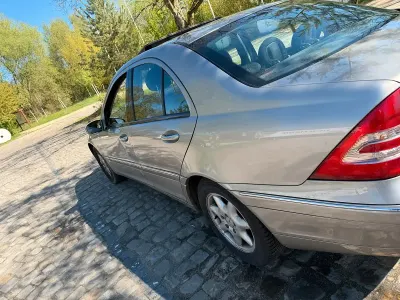 Gebraucht Mercedes C180 143 PS (105 kW) 2004 Beige Limousine