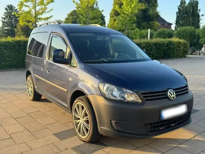 Gebraucht VW Caddy Maxi Life 102 PS (75 kW) 2013 Schwarz Van / Kleinbus