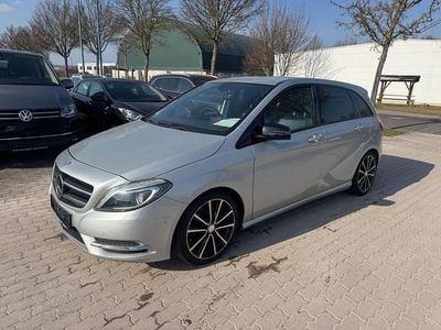 Usata Mercedes B180 122 CV (89 kW) 2014 Argento Monovolume