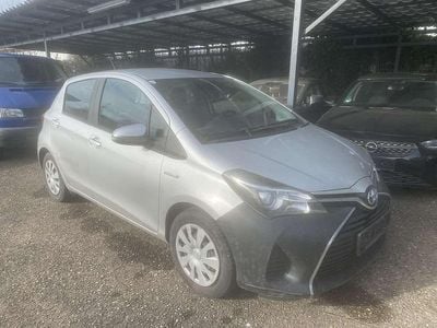 Silver metallic Gebraucht 2014 Toyota Yaris Hybrid Basis Kleinwagen | 7.850 € (Superpreis)