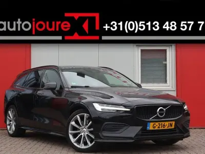 Gebraucht Volvo V60 Momentum 211 PS (155 kW) 2019 Schwarz Kombi