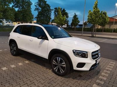 Mercedes GLB220