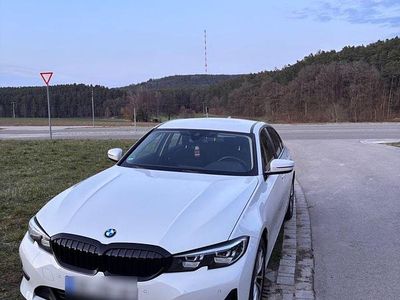 Gebraucht BMW 318 Advantage 156 PS (114 kW) 2021 Weiß Limousine