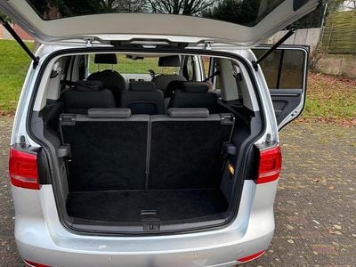 Silber Gebraucht 2010 VW Touran Van / Kleinbus | 7.999 €