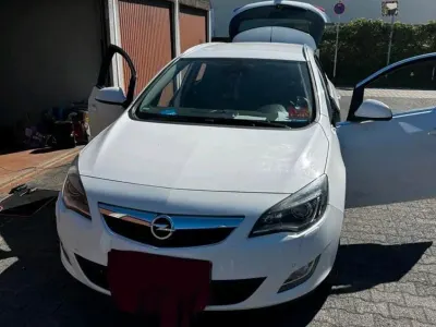Gebraucht Opel Astra Sport 165 PS (121 kW) 2012 Weiß Kombi