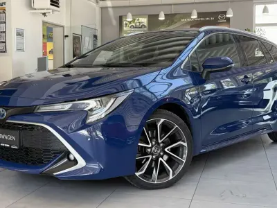 Gebraucht Toyota Corolla Hybrid Lounge 152 PS (111 kW) 2019 Dark blue/ solid blue Kombi