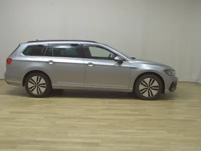Gebraucht VW Passat GTE 218 PS (160 kW) 2022 Silber Kombi