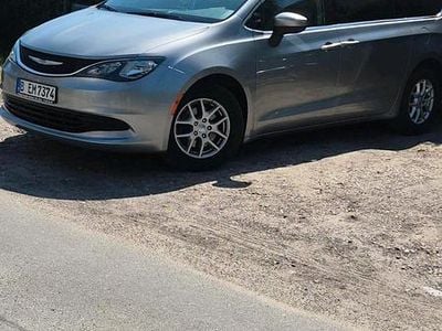 Silber Gebraucht 2018 Chrysler Pacifica Van / Kleinbus | 19.900 € (Fairer Preis)