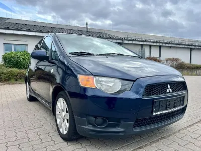 Gebraucht Mitsubishi Colt Motion 95 PS (69 kW) 2012 Blau Kleinwagen