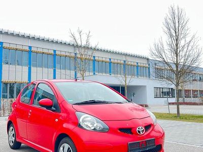 Gebraucht Toyota Aygo 68 PS (50 kW) 2008 Rot Kleinwagen