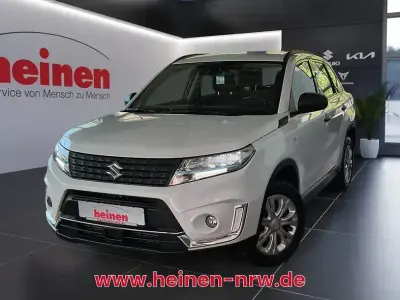 Gebraucht Suzuki Vitara Club 129 PS (94 kW) 2021 Pearl cool white SUV