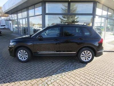Gebraucht VW Tiguan Life 150 PS (110 kW) 2023 Deep black perleffekt (metallic) SUV