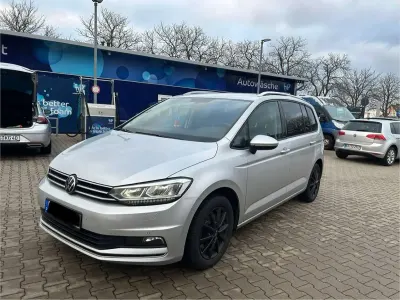 Gebraucht VW Touran 116 PS (85 kW) 2020 Reflexsilber metallic Van / Kleinbus