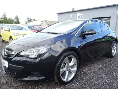Gebraucht Opel Astra GTC Innovation 140 PS (102 kW) 2012 Schwarz Coupé