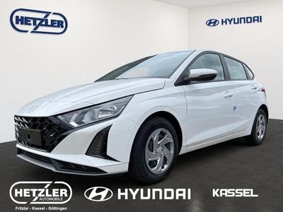 Gebraucht Hyundai i20 Select 79 PS (58 kW) 2024 Mangrove green / mic Limousine