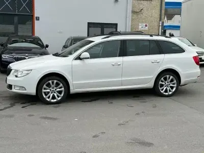 Gebraucht Skoda Superb Family 170 PS (125 kW) 2012 Weiß Kombi