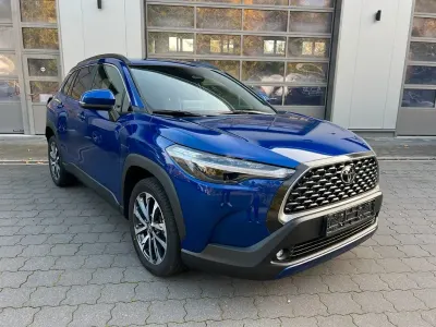 Gebraucht Toyota Corolla Cross Comfort 140 PS (102 kW) 2023 Cobalt blue 8w7 SUV