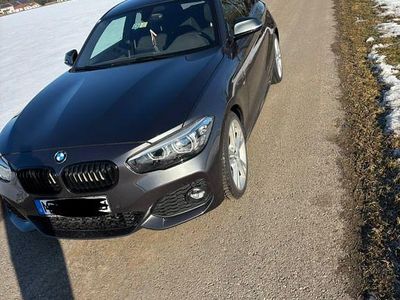 Grau Gebraucht 2019 BMW 118 Shadowline Kleinwagen | 18.900 € (Fairer Preis)