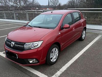 Rot Gebraucht 2017 Dacia Sandero Limousine | 7.900 € (Fairer Preis)
