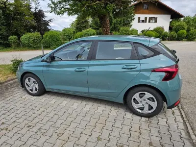 Gebraucht Hyundai i20 Pure 84 PS (61 kW) 2022 Grün Kleinwagen