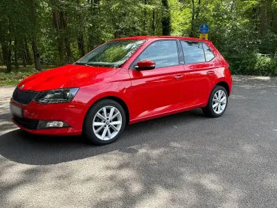 Gebraucht Skoda Fabia Joy 90 PS (66 kW) 2016 Rot Limousine