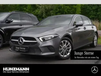 Gebraucht Mercedes A200 Progressive 163 PS (119 kW) 2021 Mountaingrau metallic Limousine