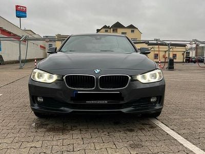 Gebraucht BMW 318 Luxury Line 150 PS (110 kW) 2012 Grau Limousine